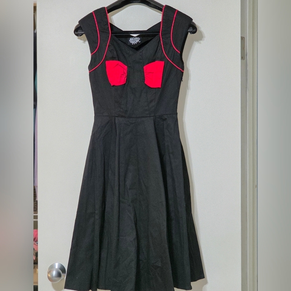 Hearts And Roses Black And Red Retro Inspired Pin Up Style Dress With Red Bow XS - Picture 12 of 14